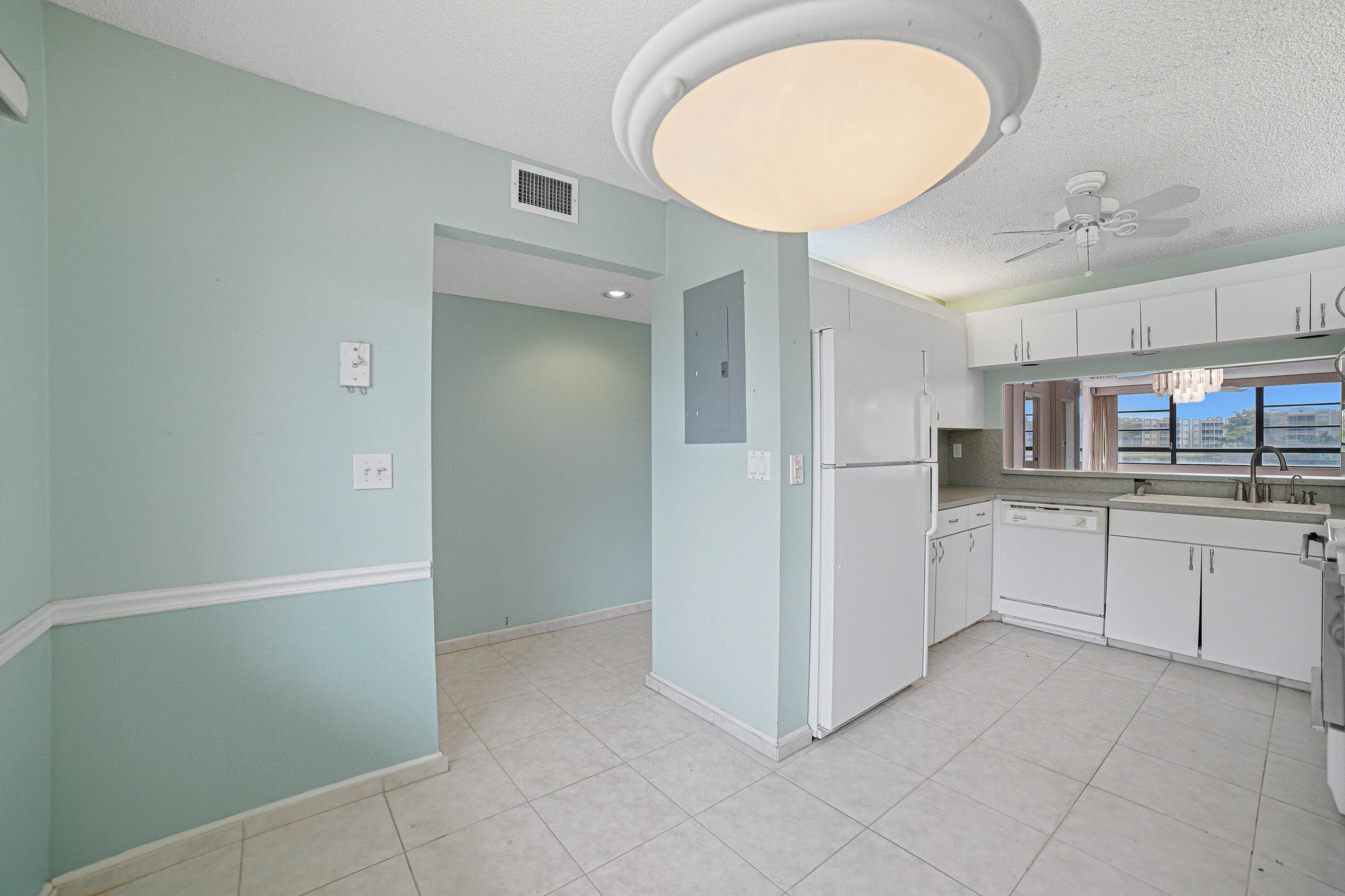 10442 E Clairmont Circle 204, Tamarac, FL 33321 — photo 5 of 32