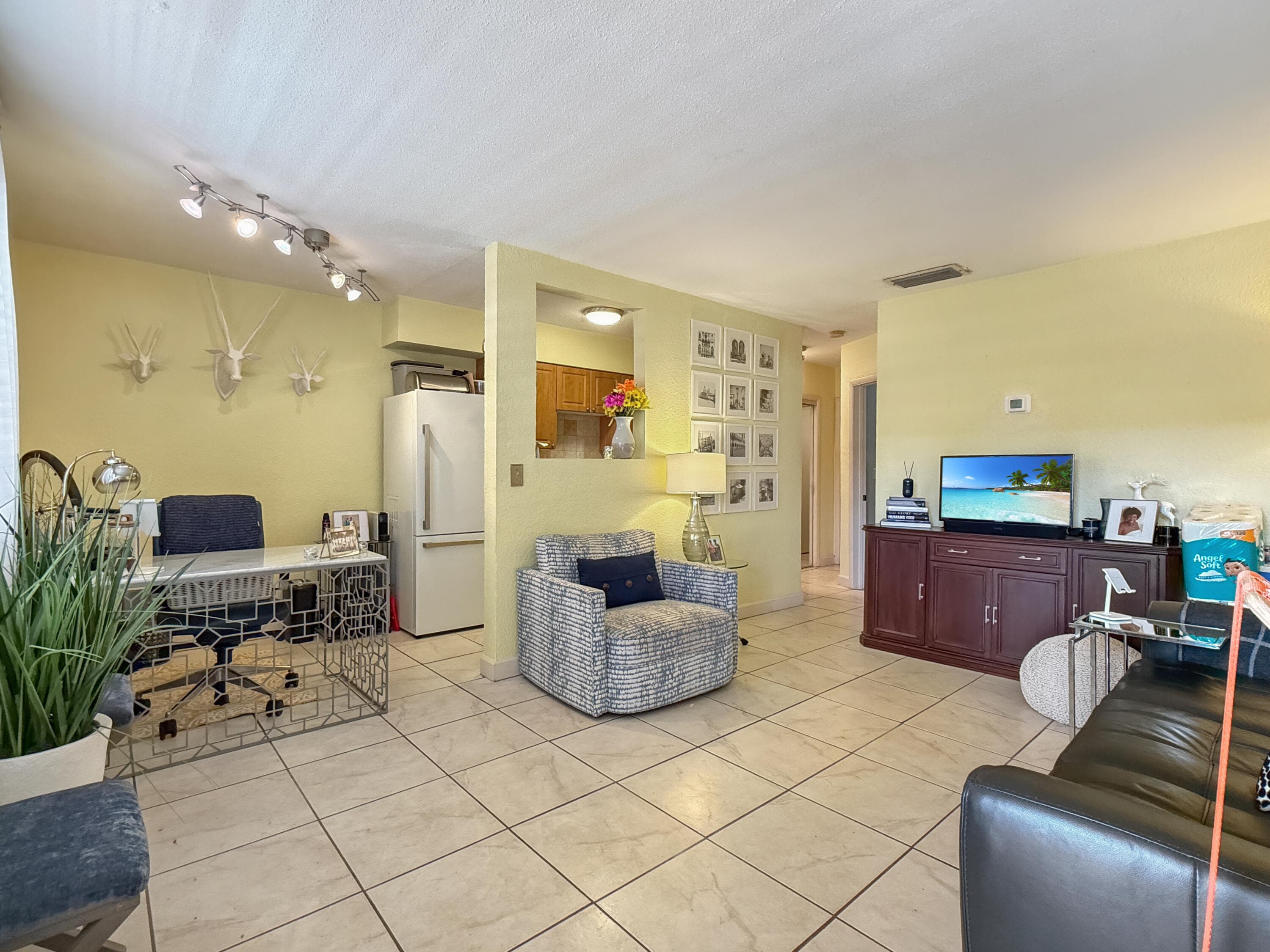 2607 NE 8th Avenue #25, Wilton Manors, FL 33334 — photo 1 of 10