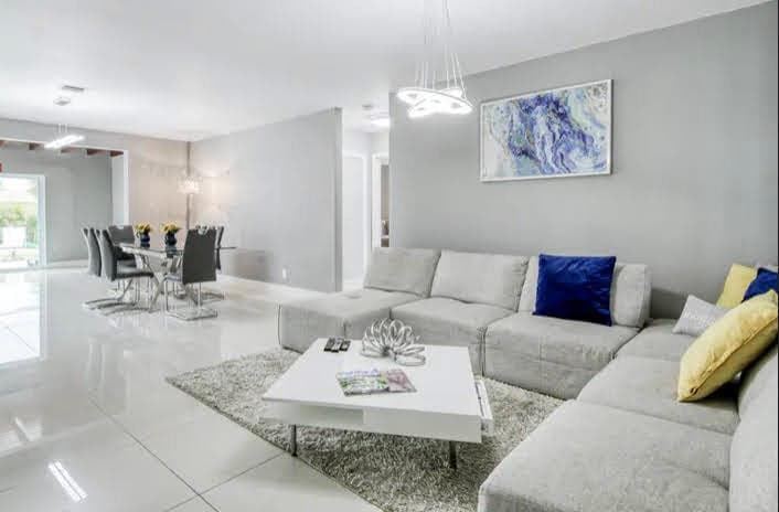 1905 N 45th Avenue, Hollywood, FL 33021 — photo 3 of 17