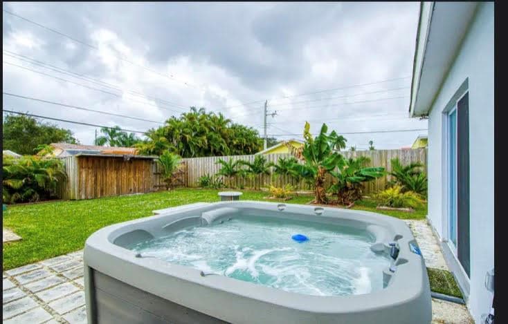 1905 N 45th Avenue, Hollywood, FL 33021 — photo 14 of 17