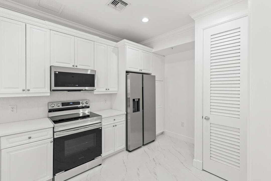 47 SW Osceola Street 206, Stuart, FL 34994 — photo 8 of 50