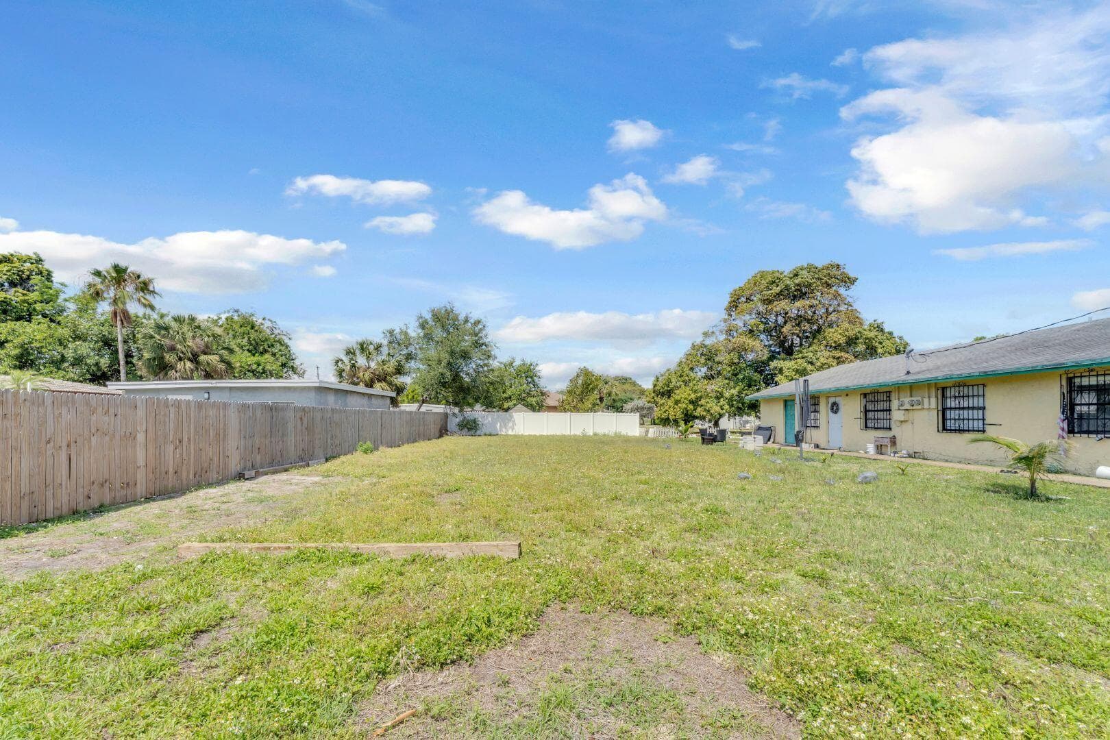 625 NW 15th Avenue, Pompano Beach, FL 33069 — photo 1 of 10