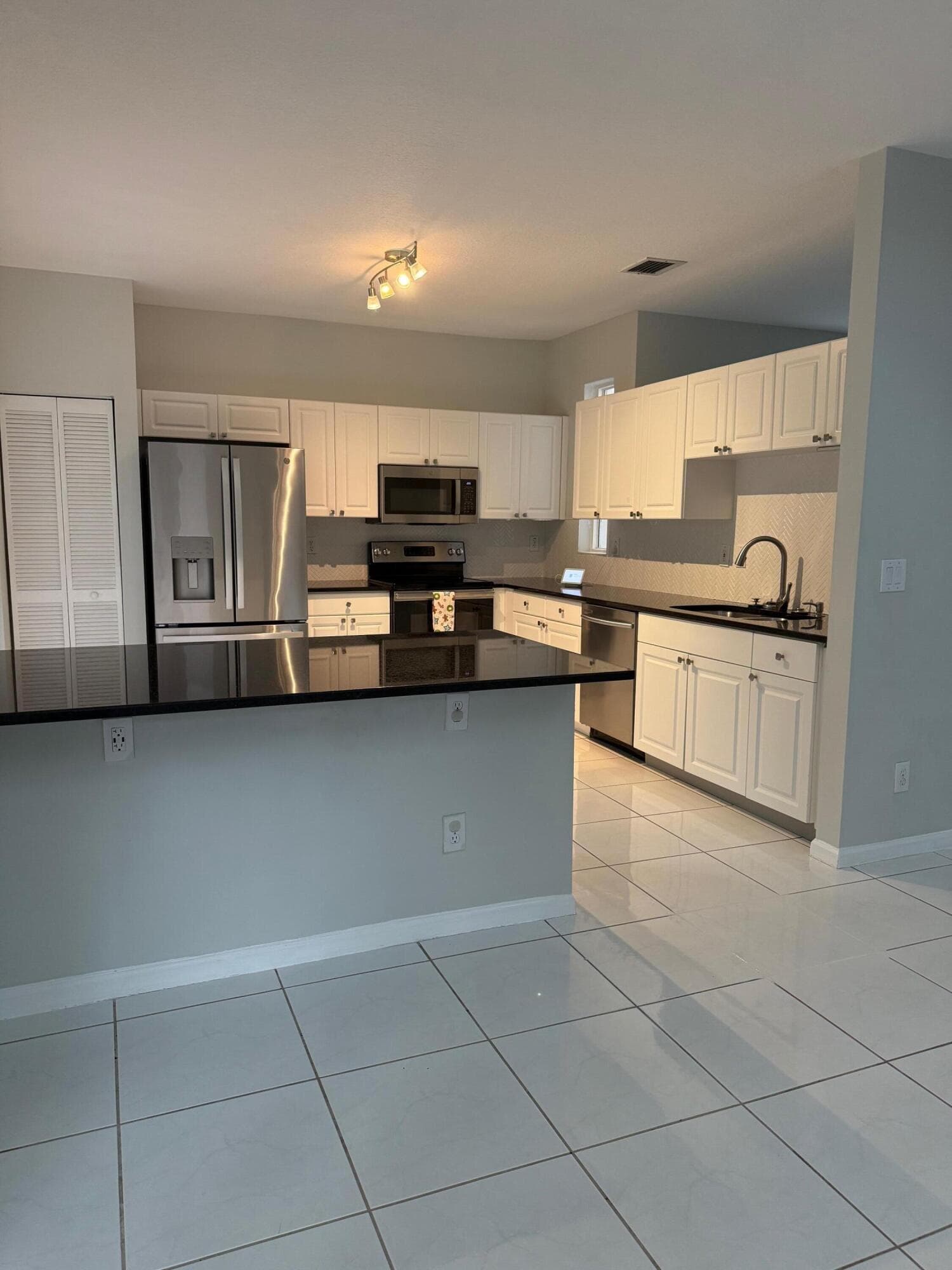 15258 SW 51st Street SW, Davie, FL 33331 — photo 7 of 22