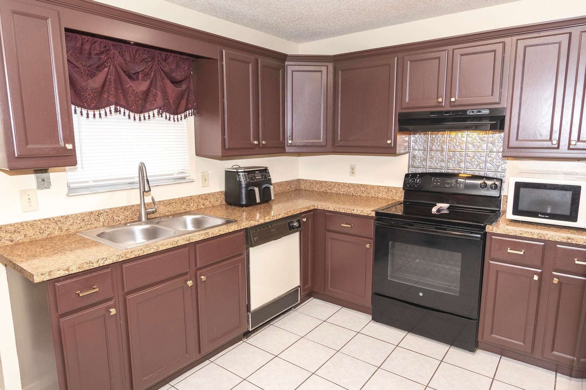 662 NW Bayshore Boulevard, Port St. Lucie, FL 34983 — photo 5 of 18