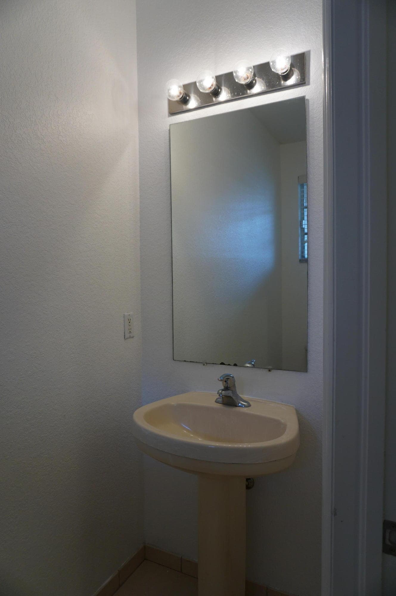 2030 Nassau Drive, West Palm Beach, FL 33404 — photo 5 of 28