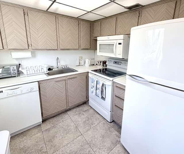 433 Durham O 433, Deerfield Beach, FL 33442 — photo 9 of 20