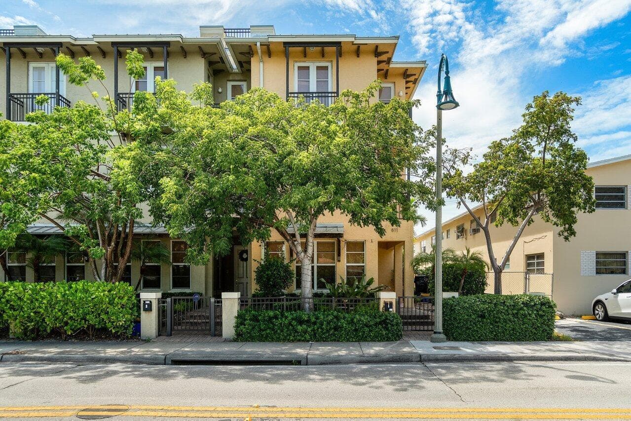 811 S Federal Highway 1, Lake Worth Beach, FL 33460 — photo 2 of 33