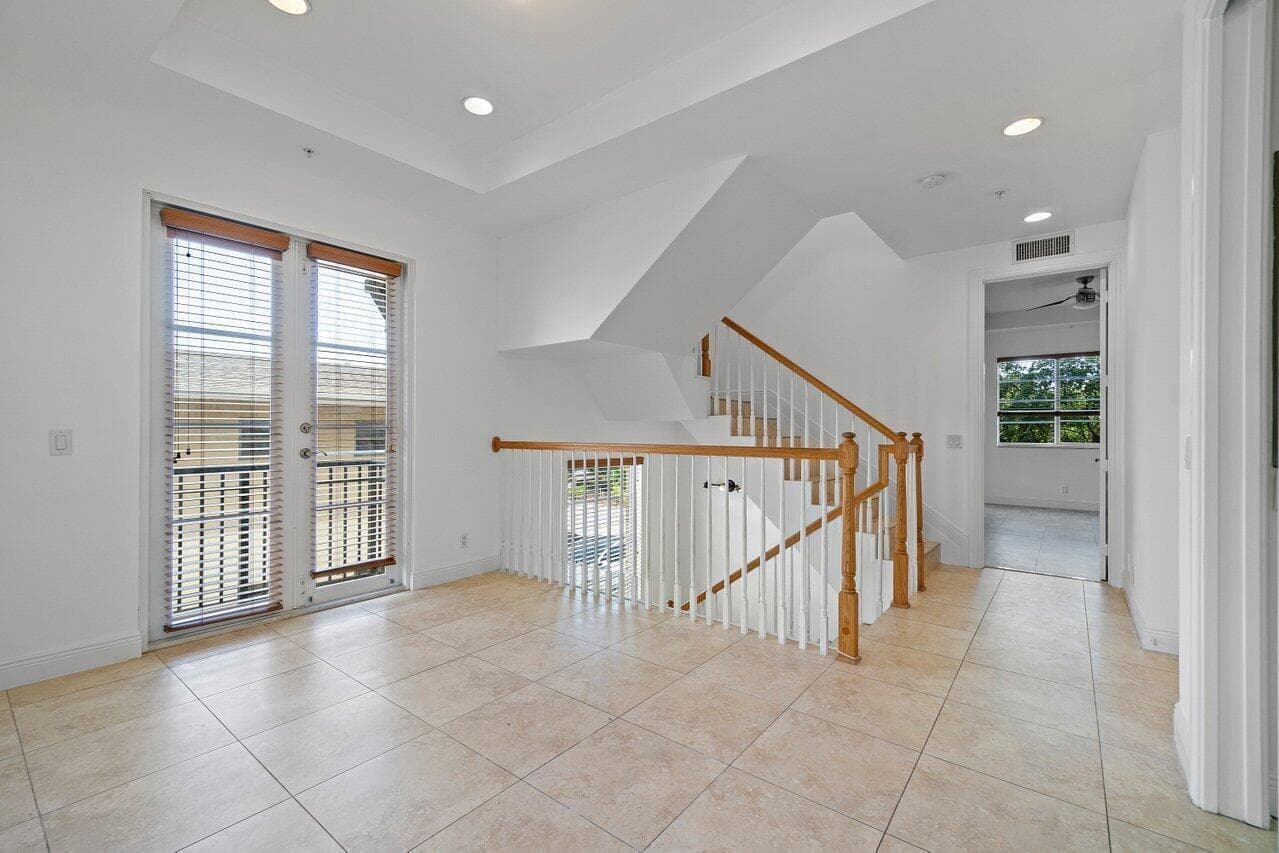 811 S Federal Highway 1, Lake Worth Beach, FL 33460 — photo 13 of 33
