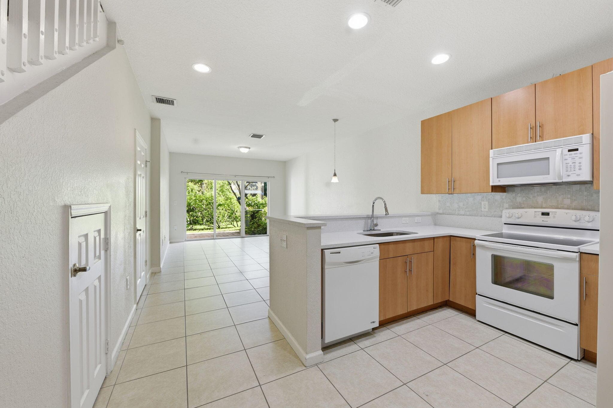 2423 NW 31st Court, Oakland Park, FL 33309 — photo 14 of 39
