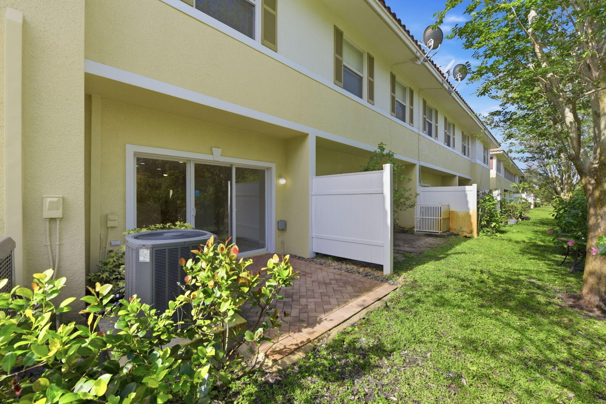 2423 NW 31st Court, Oakland Park, FL 33309 — photo 36 of 39