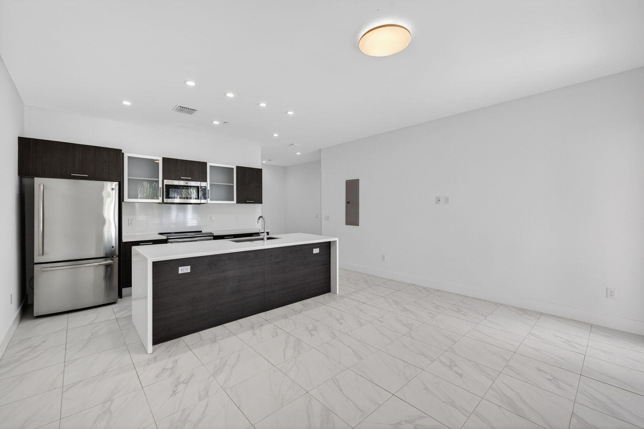 1044 NE 18th Avenue 203, Fort Lauderdale, FL 33304 — photo 8 of 50