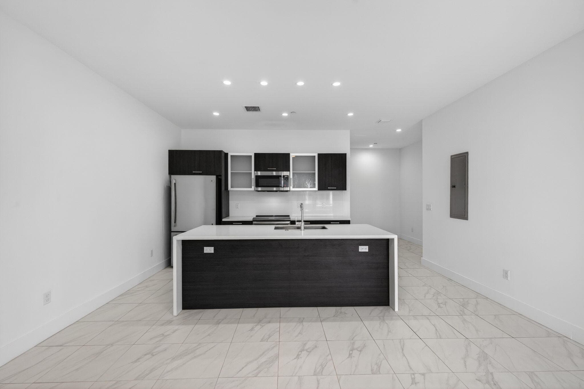 1044 NE 18th Avenue 203, Fort Lauderdale, FL 33304 — photo 9 of 50