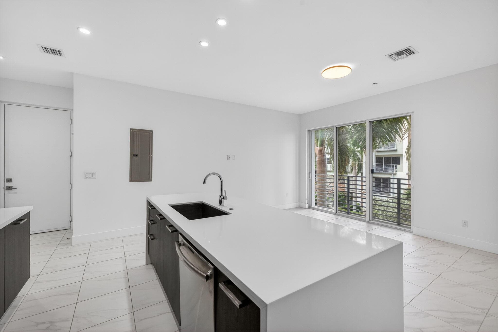 1044 NE 18th Avenue 203, Fort Lauderdale, FL 33304 — photo 10 of 50