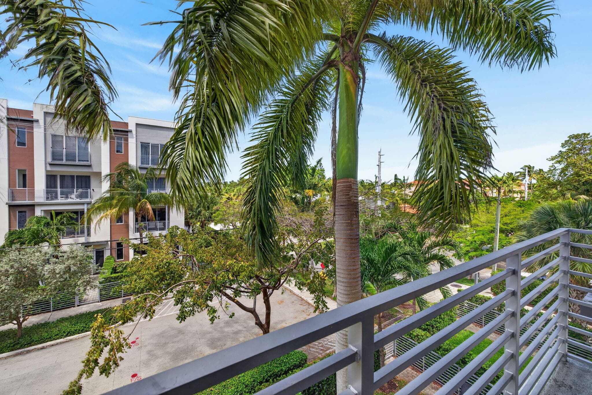 1044 NE 18th Avenue 203, Fort Lauderdale, FL 33304 — photo 38 of 50