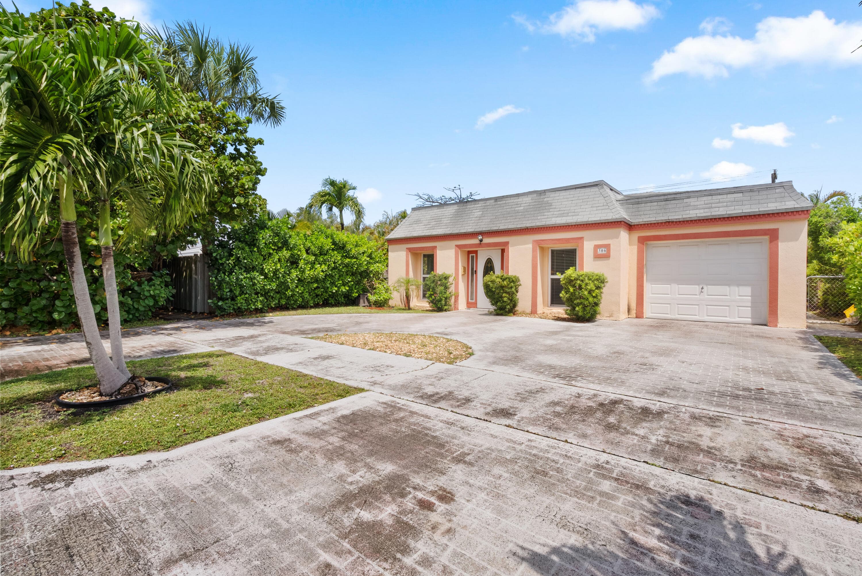 306 18th Avenue N, Lake Worth Beach, FL 33460 — photo 1 of 29