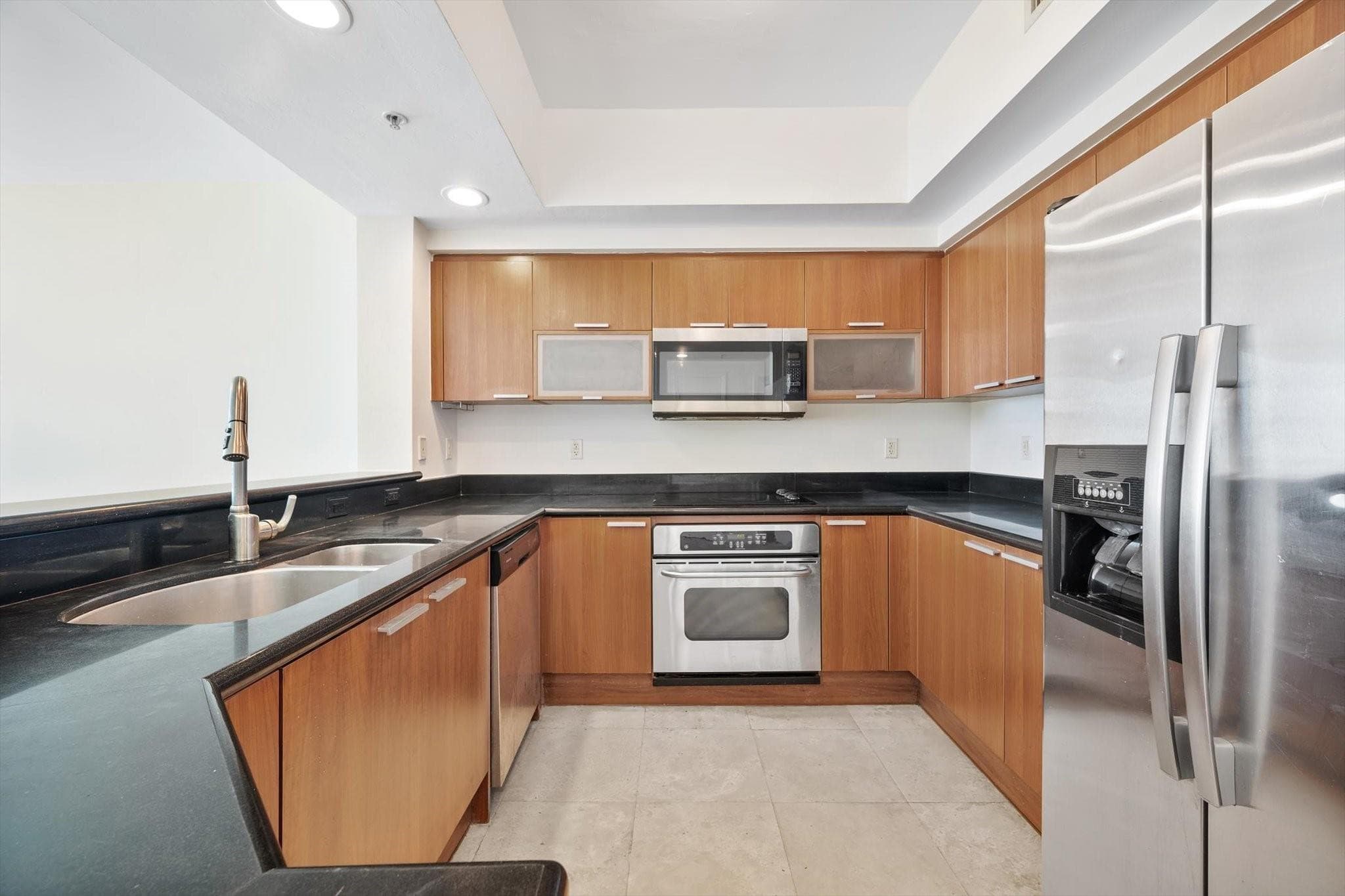 15051 Royal Oaks Lane 2106, North Miami, FL 33181 — photo 10 of 23