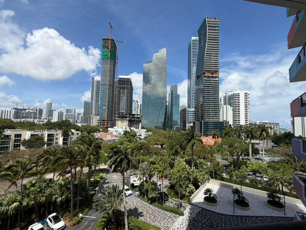 1581 Brickell Avenue 406, Miami, FL 33129 — photo 4 of 20