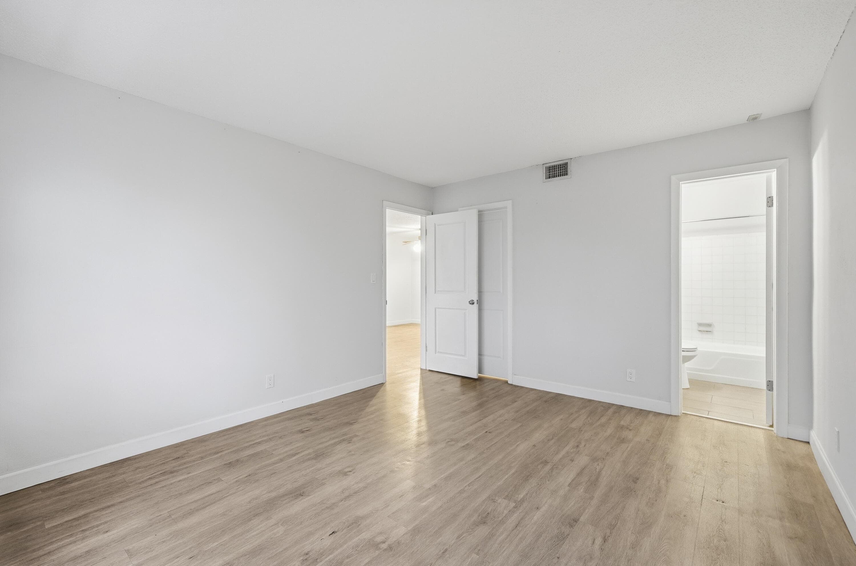 1400 NE 57th Street 304, Fort Lauderdale, FL 33334 — photo 11 of 19