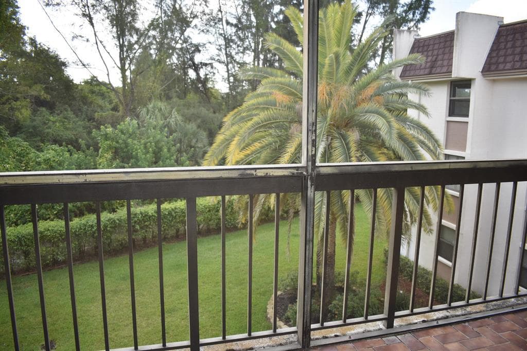 8415 Forest Hills Drive 305, Coral Springs, FL 33065 — photo 9 of 10