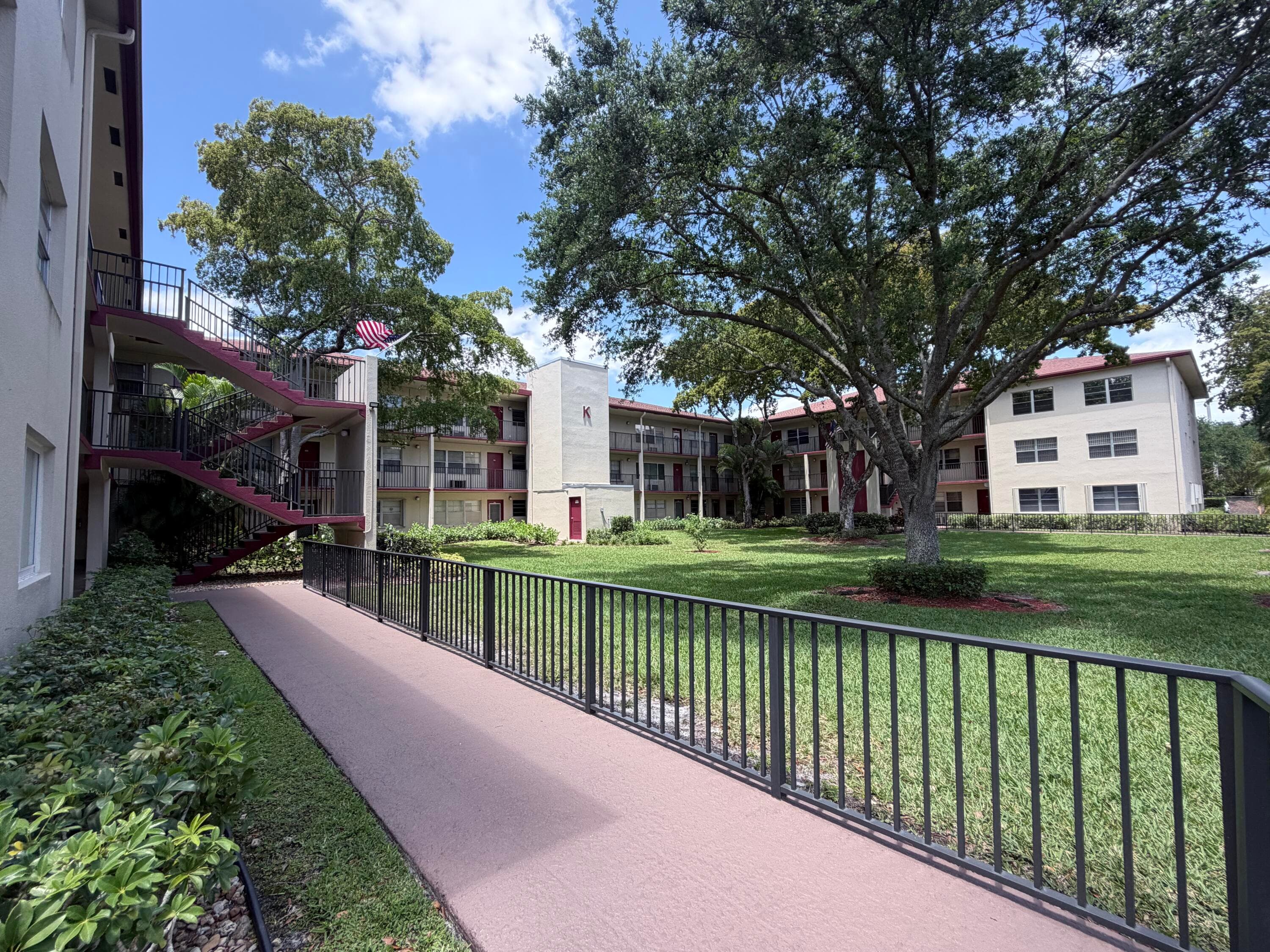 100 SW 132nd Way 303k, Pembroke Pines, FL 33027 — photo 13 of 17