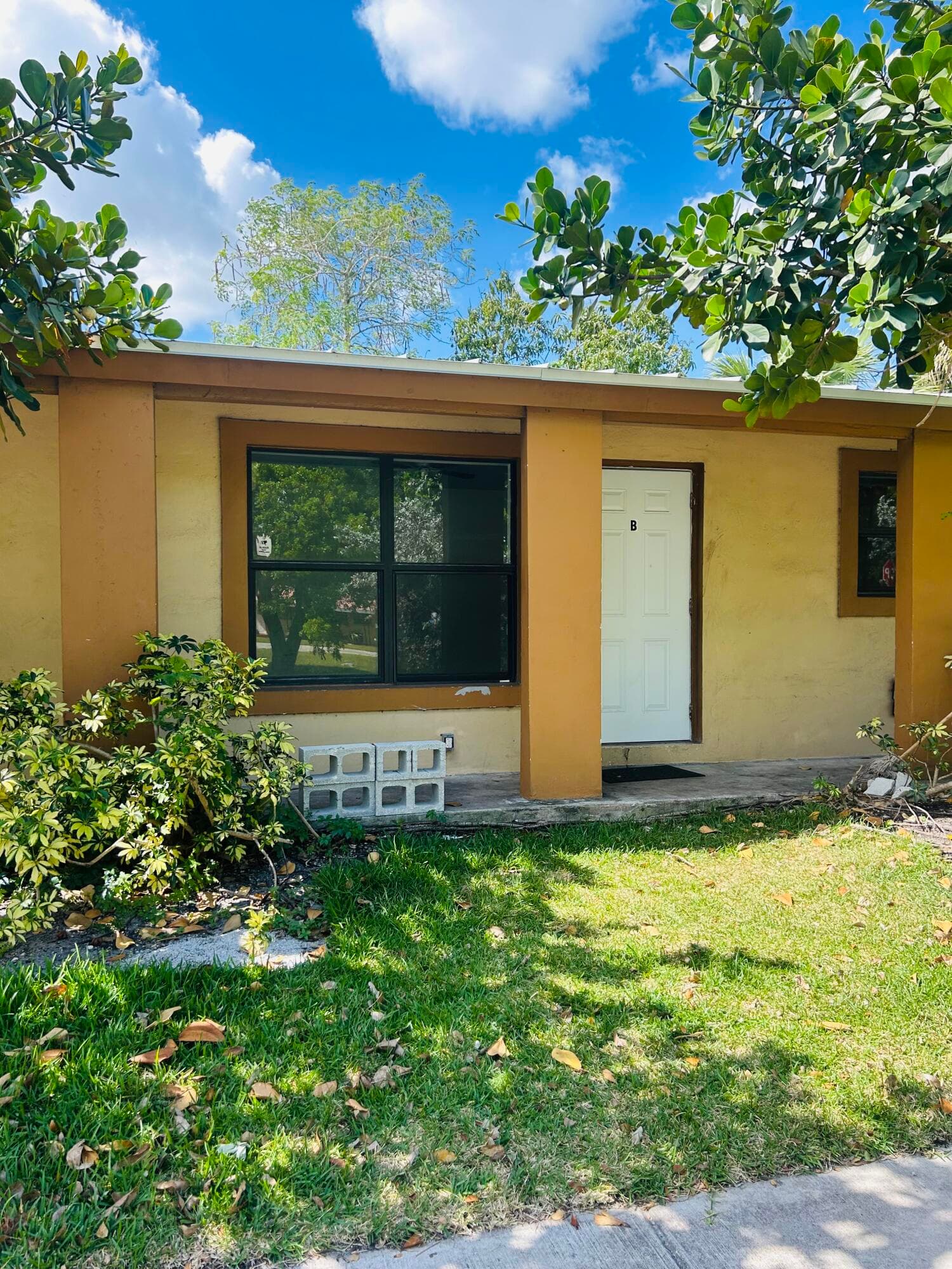 844 NW 3rd Avenue B, Fort Lauderdale, FL 33311 — photo 1 of 11