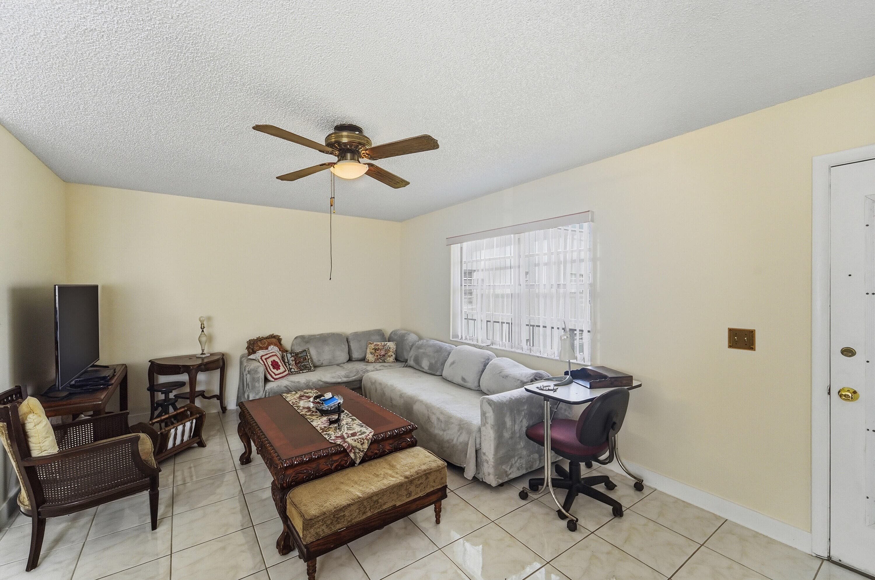 226 E Normandy E, Delray Beach, FL 33484 — photo 4 of 35