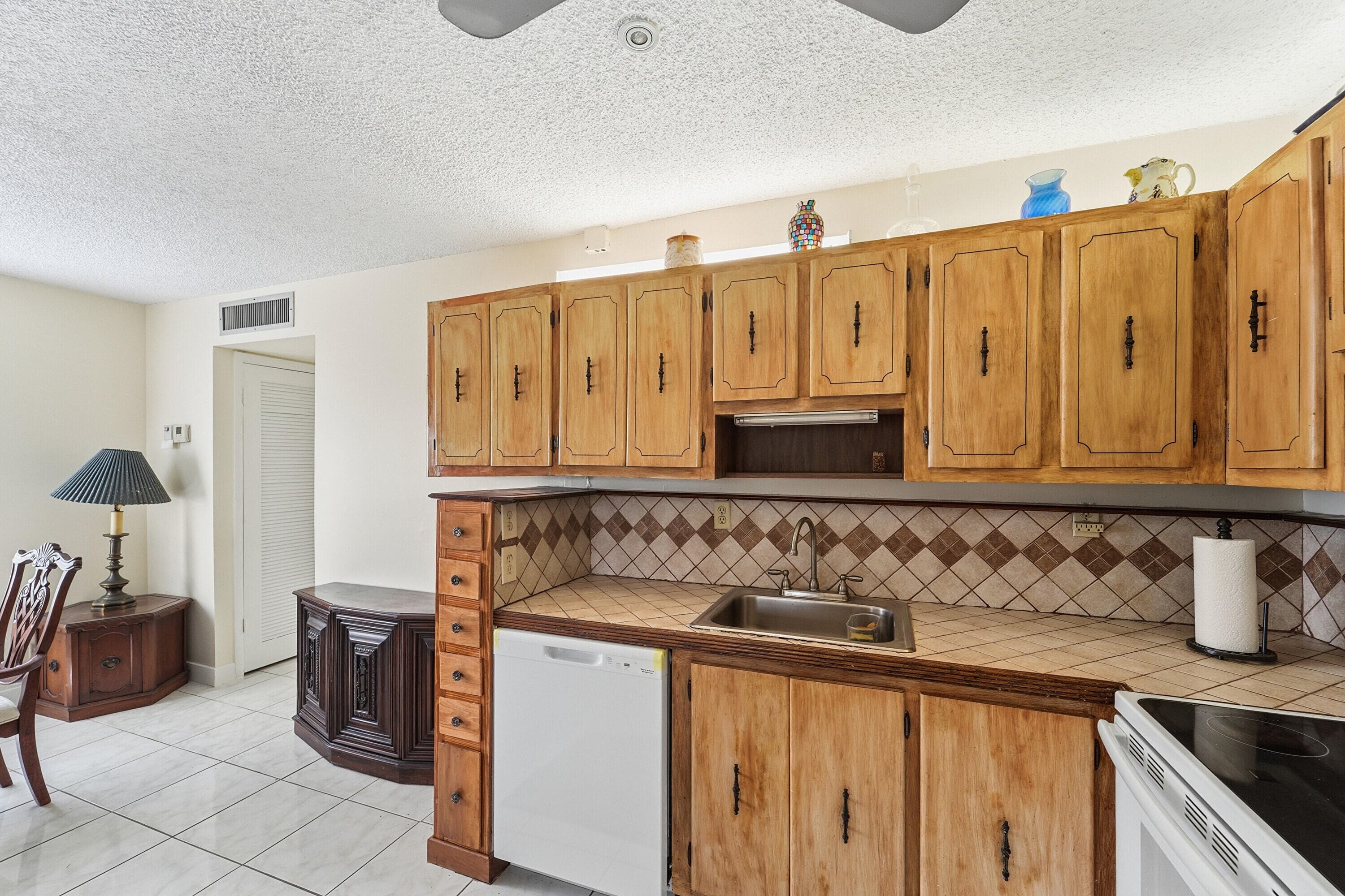 226 E Normandy E, Delray Beach, FL 33484 — photo 9 of 35