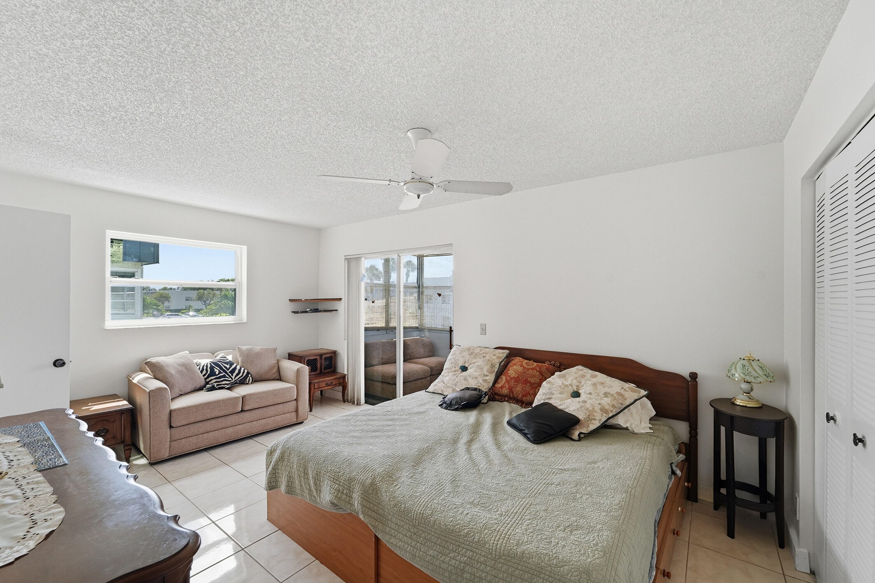 226 E Normandy E, Delray Beach, FL 33484 — photo 11 of 35