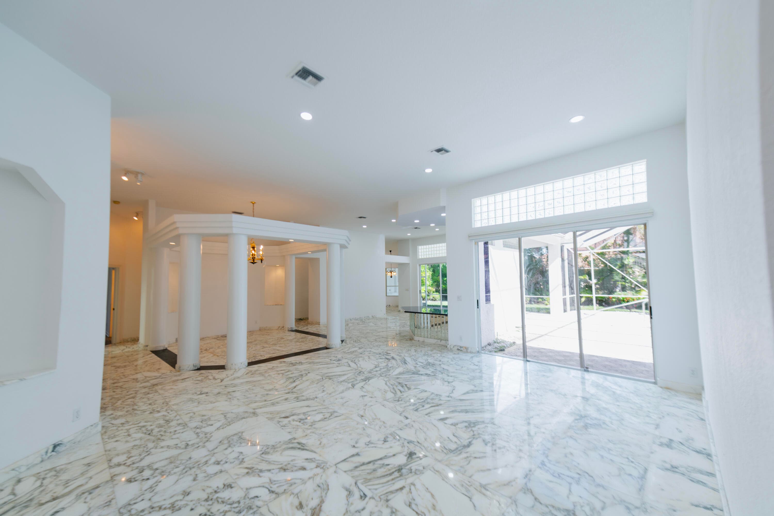 Single Family Residence in Coral Springs — photo 7 of 26