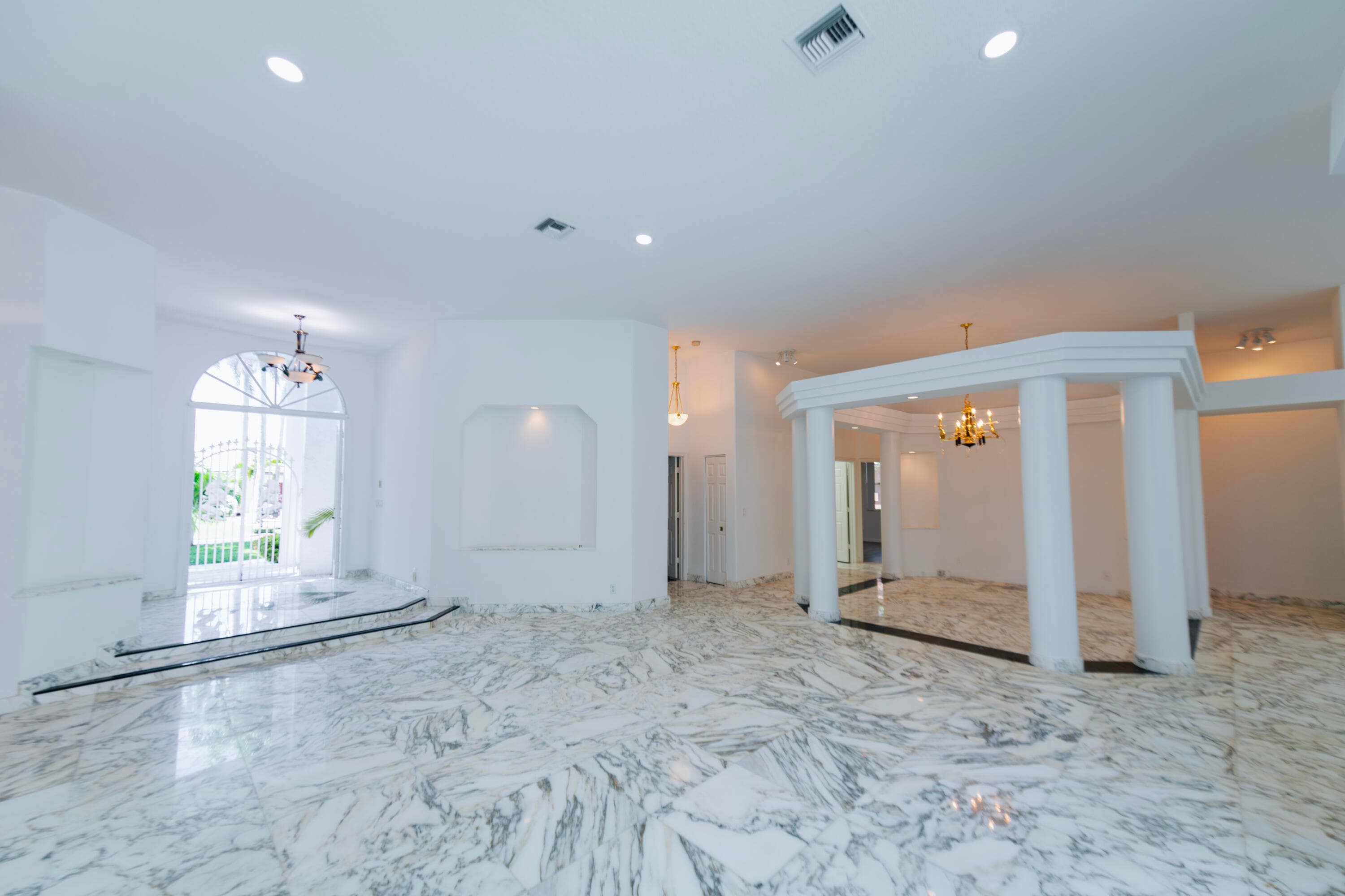 Single Family Residence in Coral Springs — photo 8 of 26