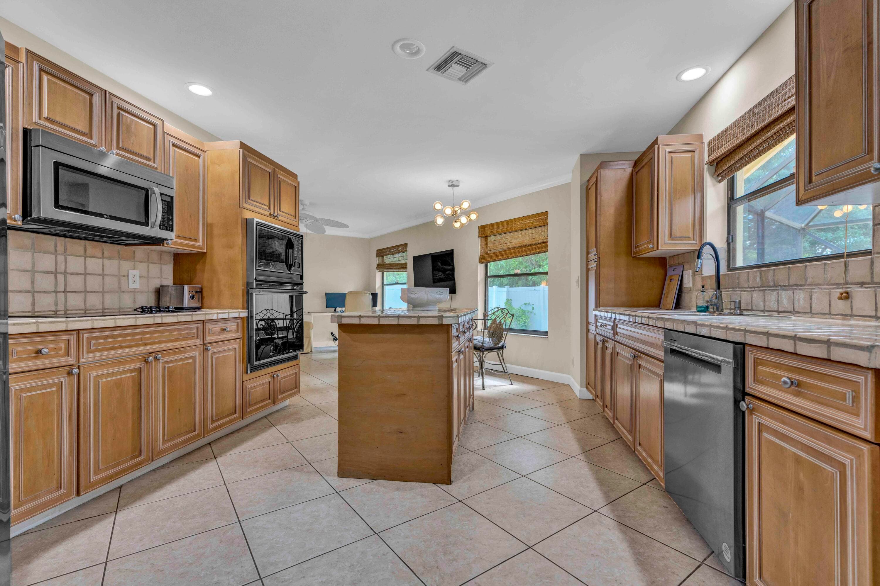 22323 Martella Avenue, Boca Raton, FL 33433 — photo 10 of 21