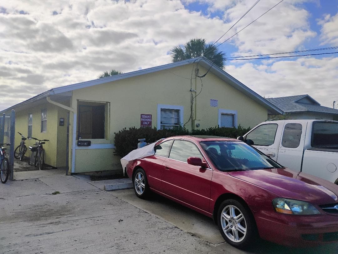 803 SE Tarpon Avenue SE, Stuart, FL 34994 — photo 1 of 1