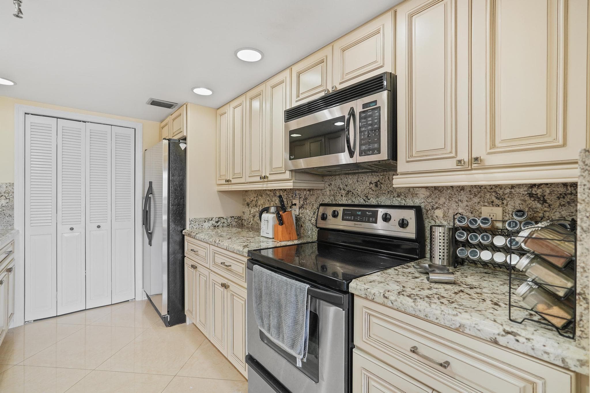 859 Jeffery Street 506, Boca Raton, FL 33487 — photo 7 of 82