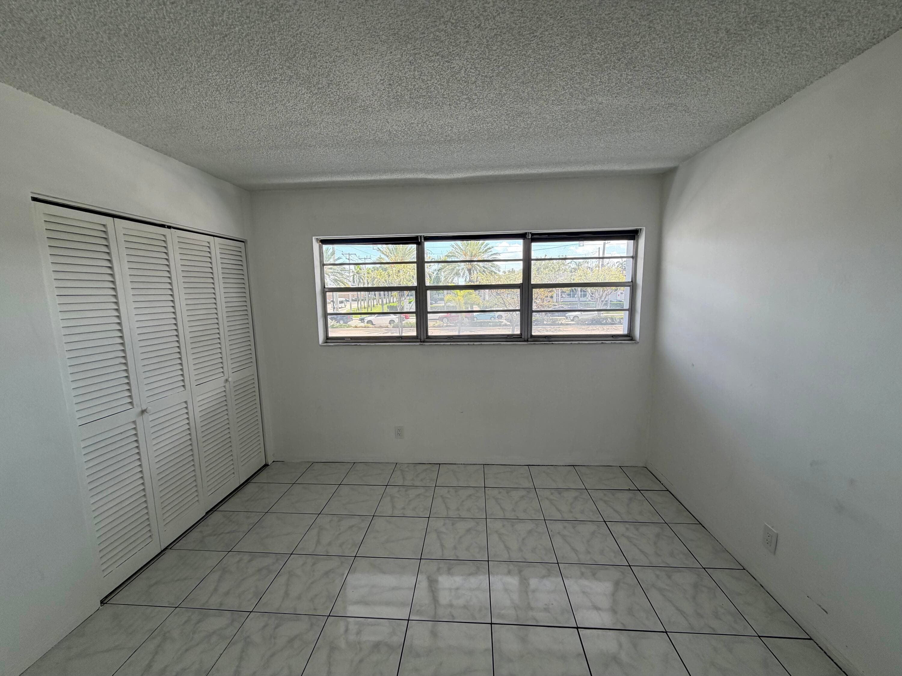 Condominium in Hallandale Beach — photo 9 of 14