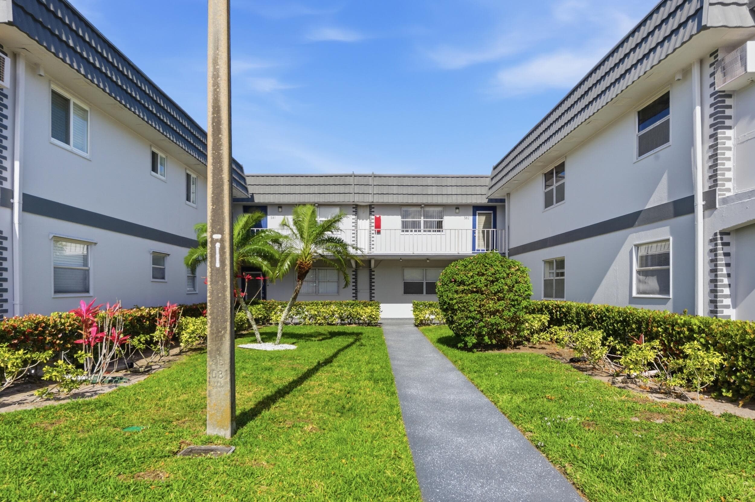 384 Saxony H, Delray Beach, FL 33446 — photo 5 of 42
