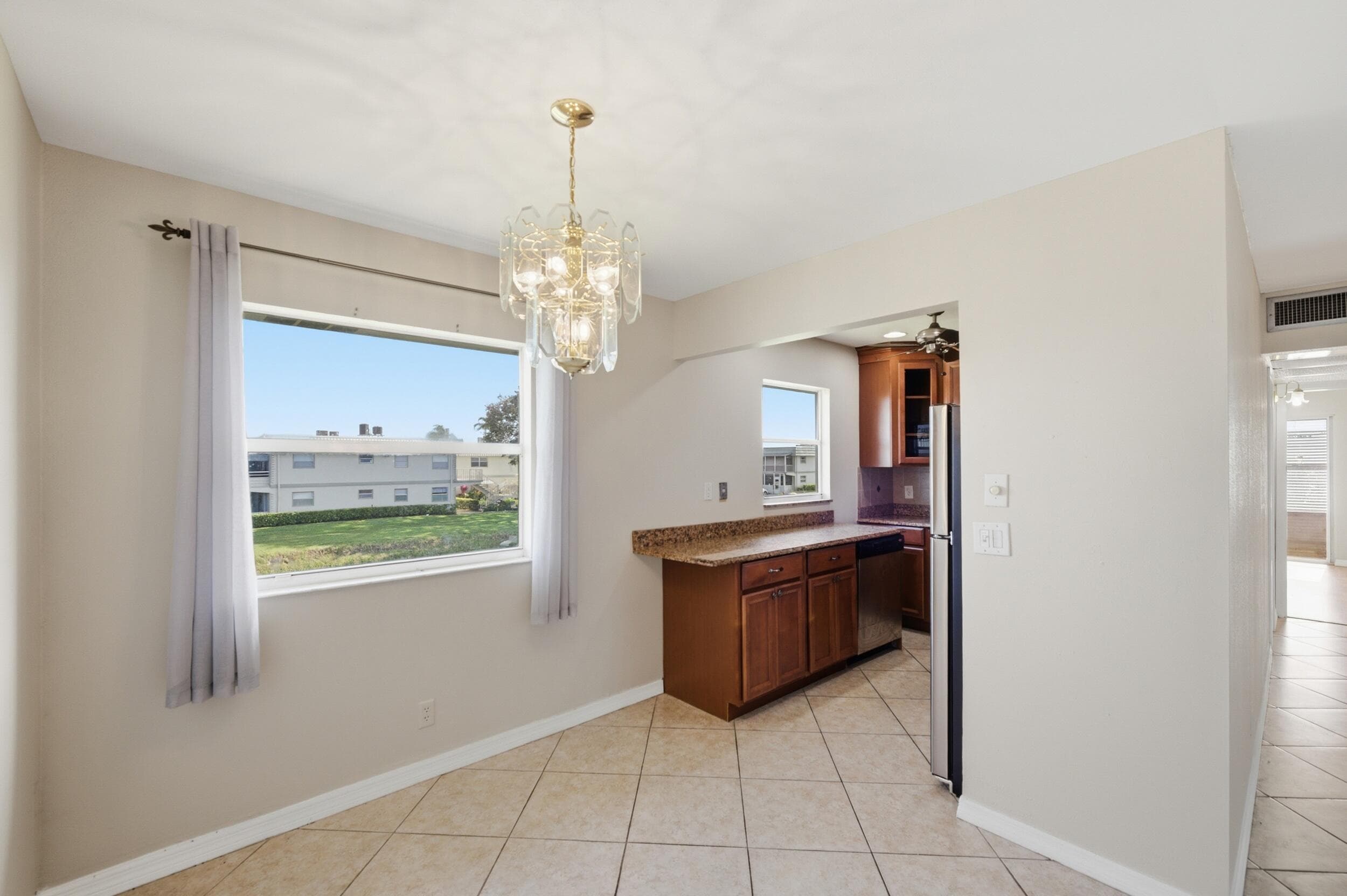 384 Saxony H, Delray Beach, FL 33446 — photo 10 of 42
