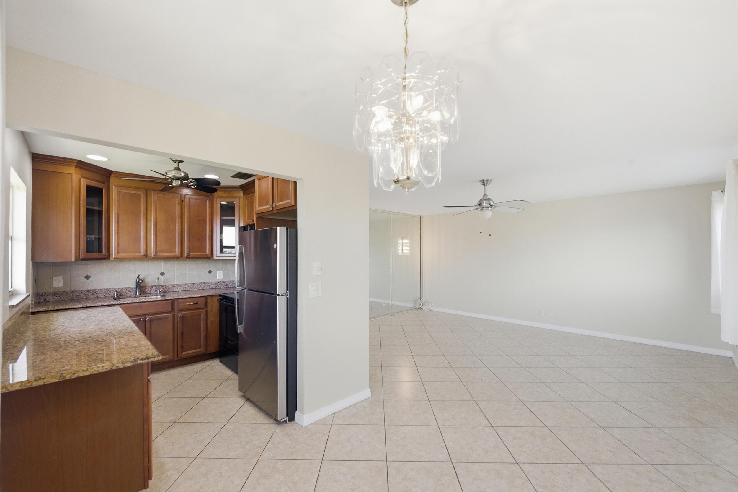 384 Saxony H, Delray Beach, FL 33446 — photo 11 of 42