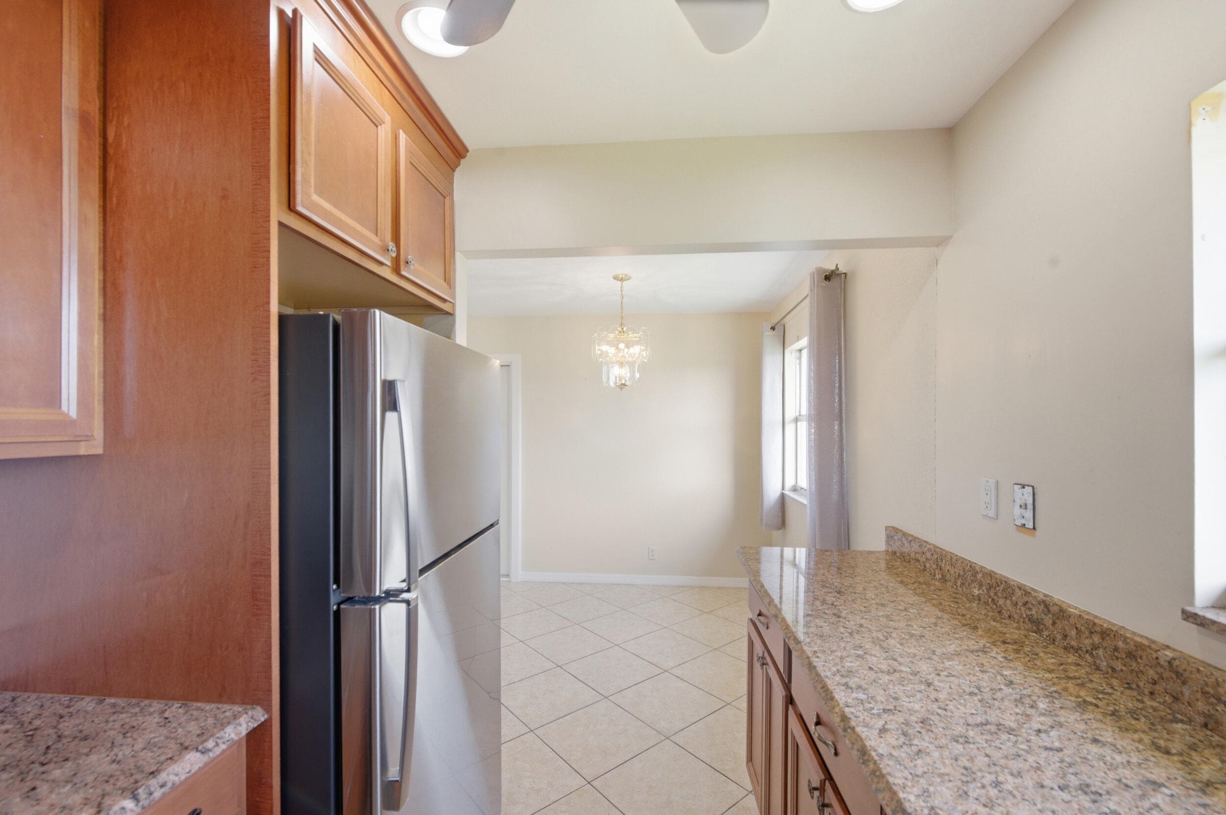 384 Saxony H, Delray Beach, FL 33446 — photo 13 of 42