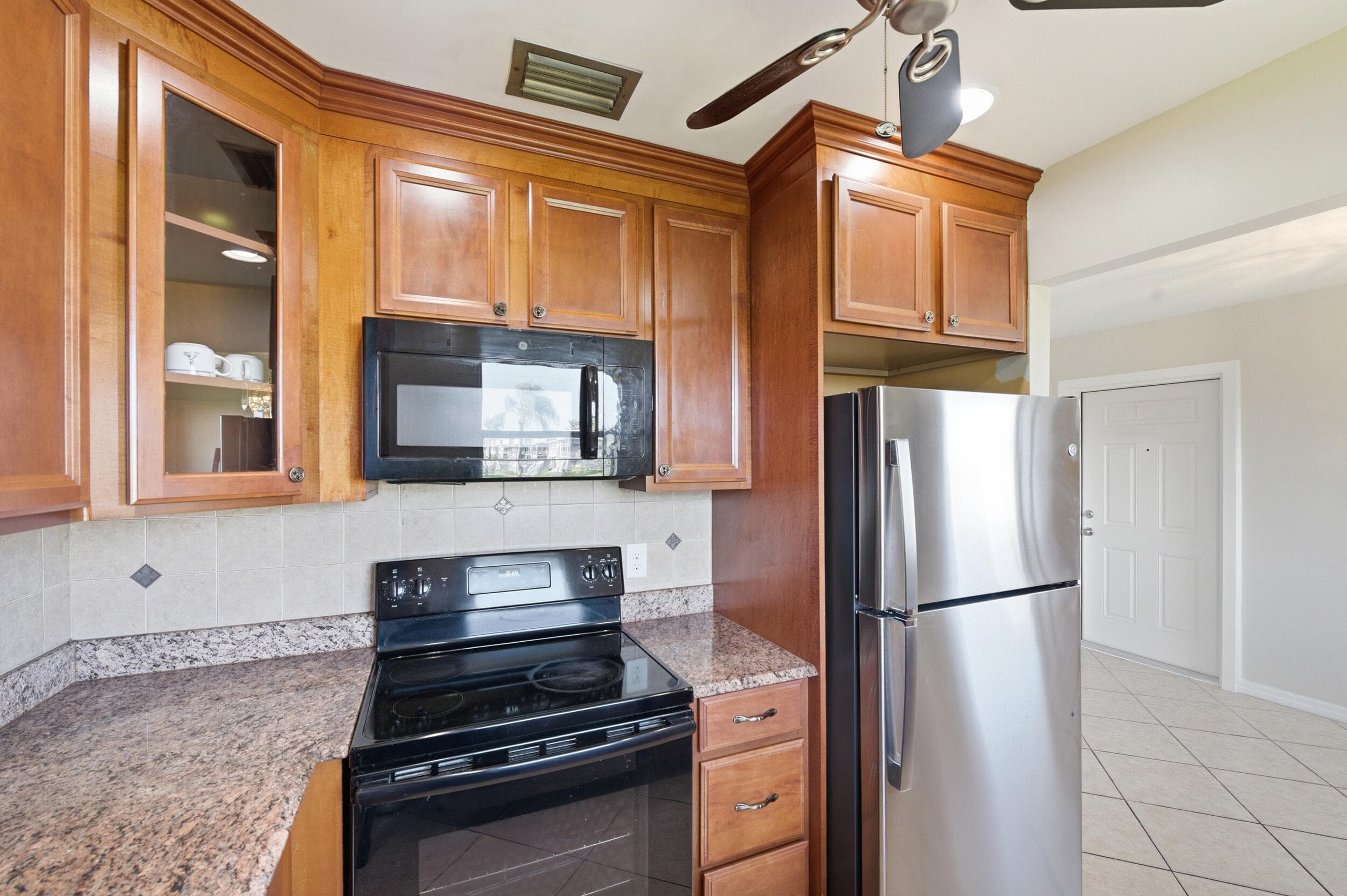 384 Saxony H, Delray Beach, FL 33446 — photo 14 of 42