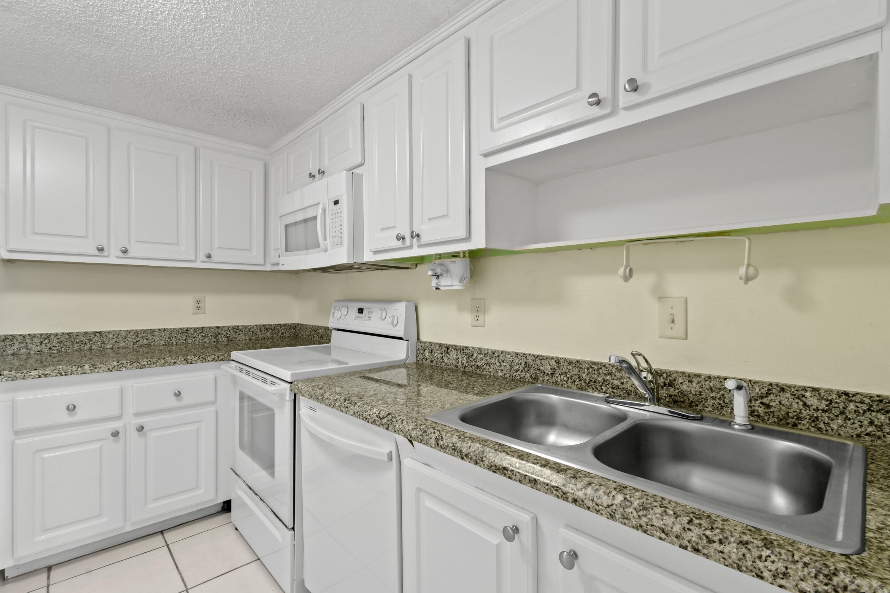 2800 N Ocean Drive A-8b, Singer Island, FL 33404 — photo 8 of 18