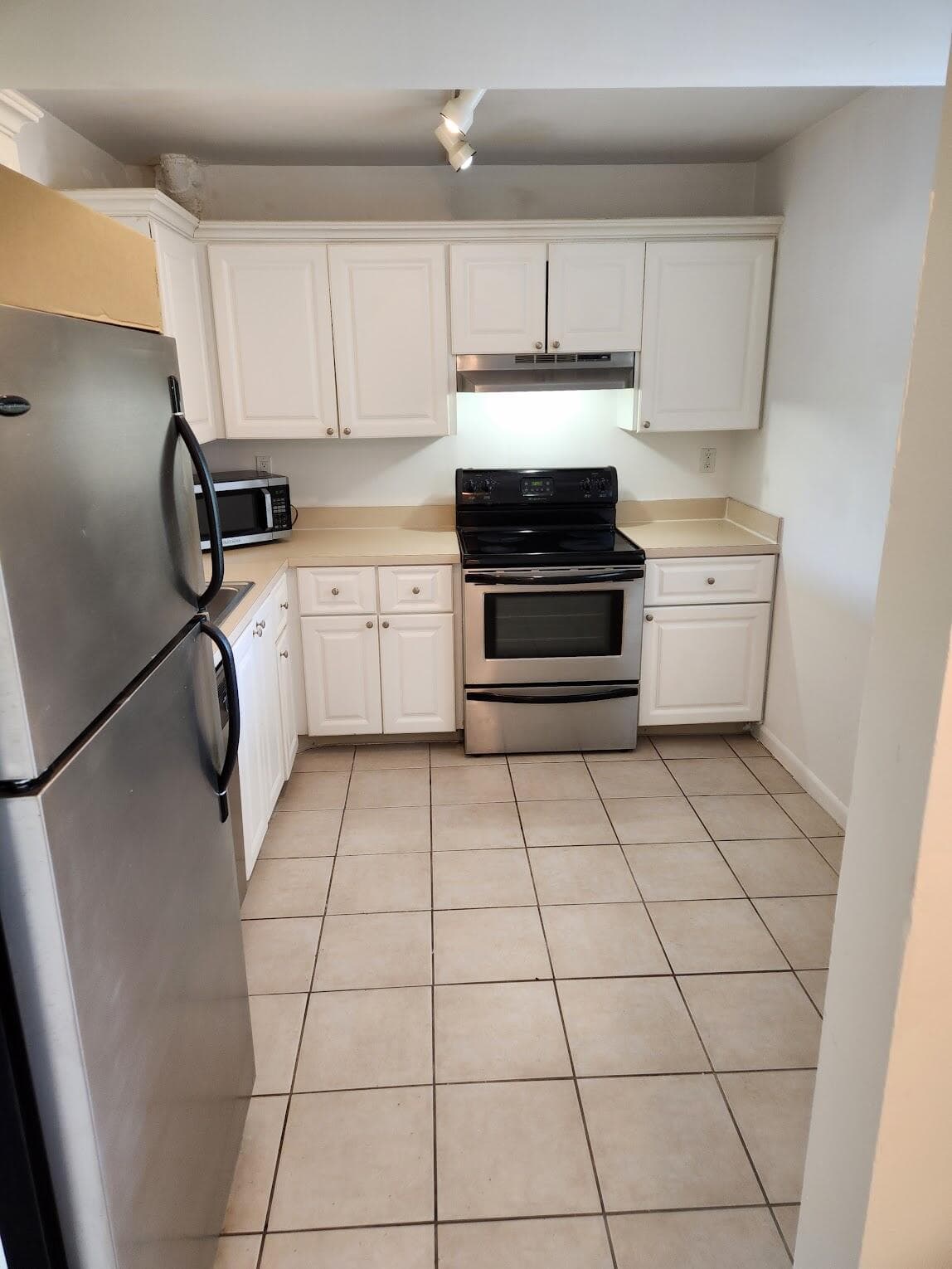 731 N Pine Island Road 402, Plantation, FL 33324 — photo 1 of 12