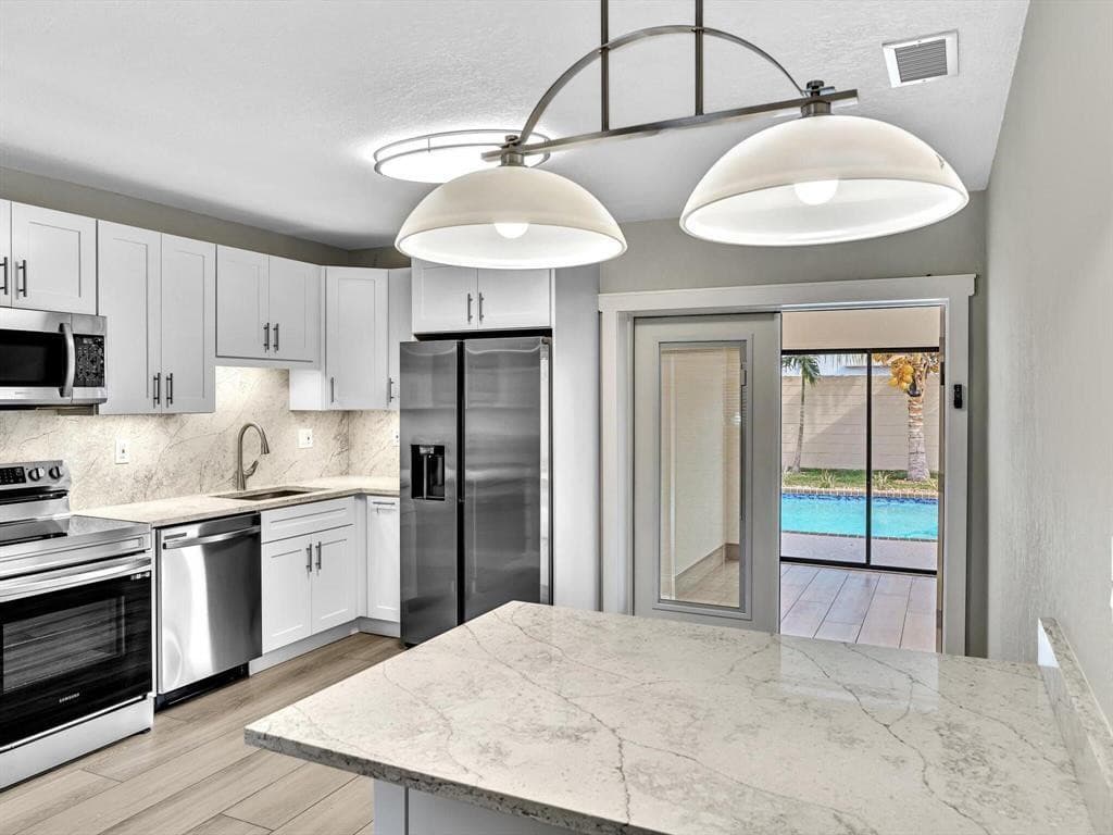 541 NE 18th Street, Boca Raton, FL 33432 — photo 5 of 21