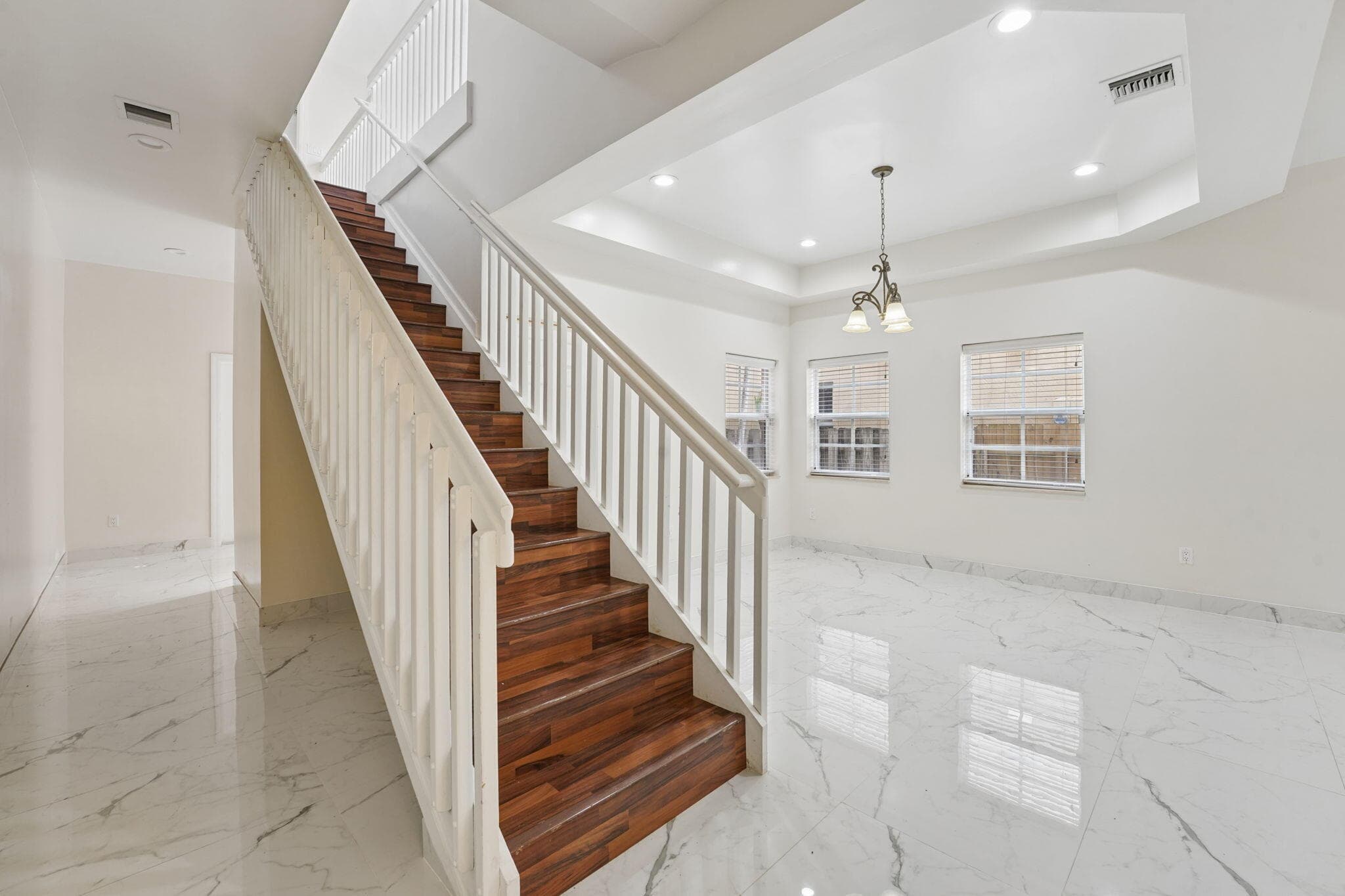 819 SW 7th Avenue, Fort Lauderdale, FL 33315 — photo 9 of 41