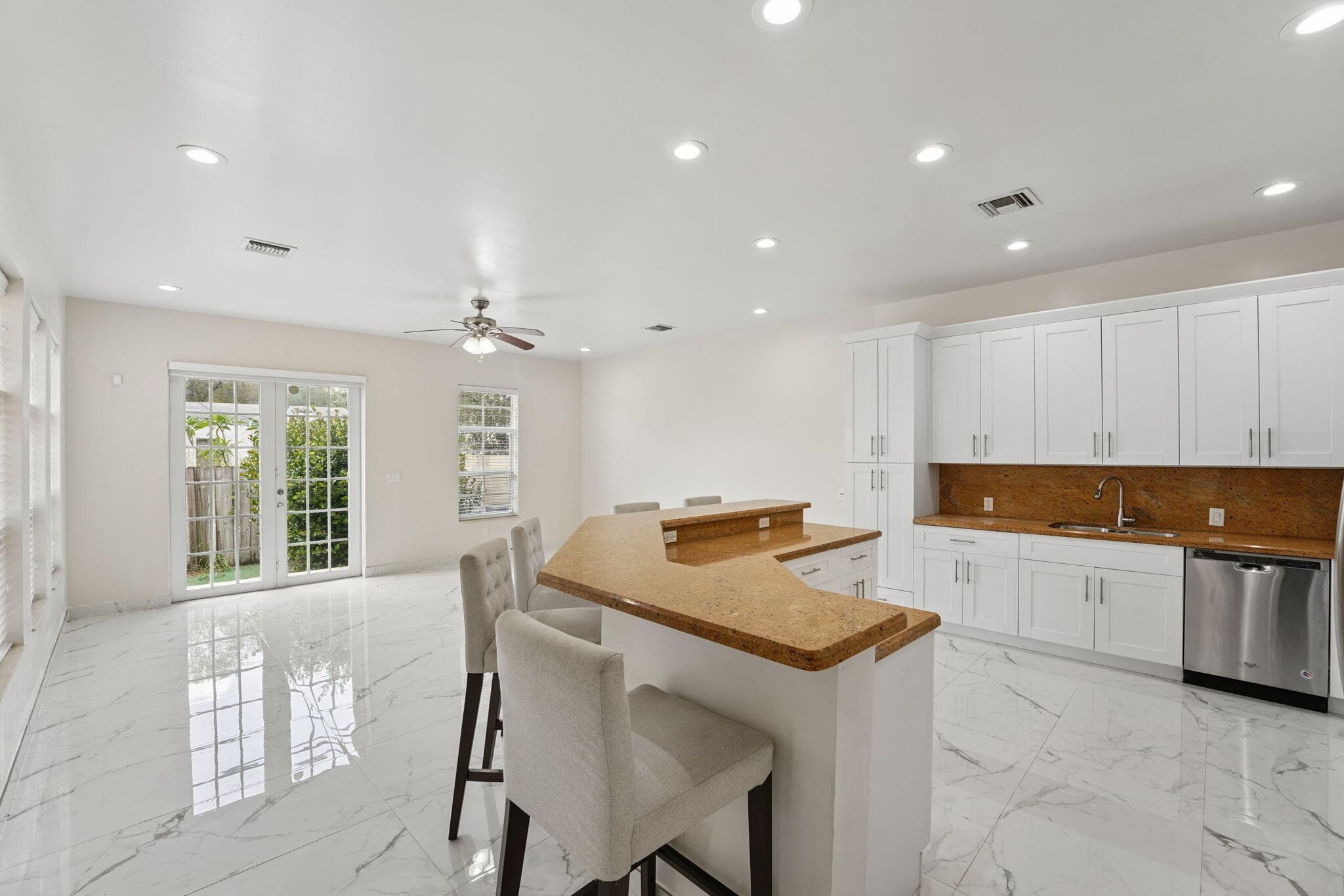 819 SW 7th Avenue, Fort Lauderdale, FL 33315 — photo 5 of 41