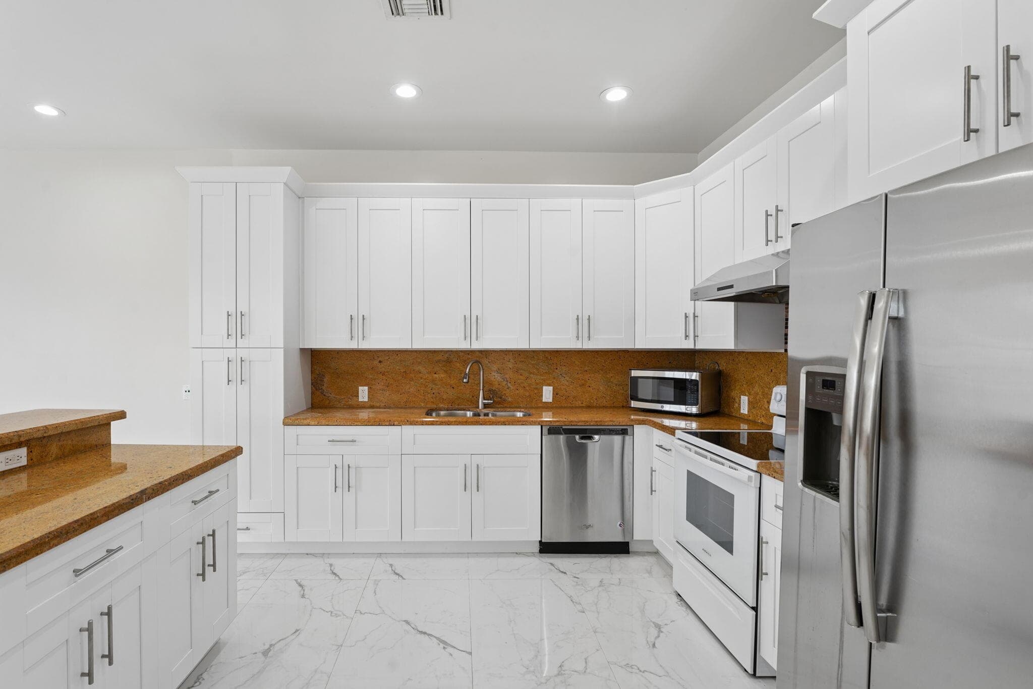 819 SW 7th Avenue, Fort Lauderdale, FL 33315 — photo 3 of 41