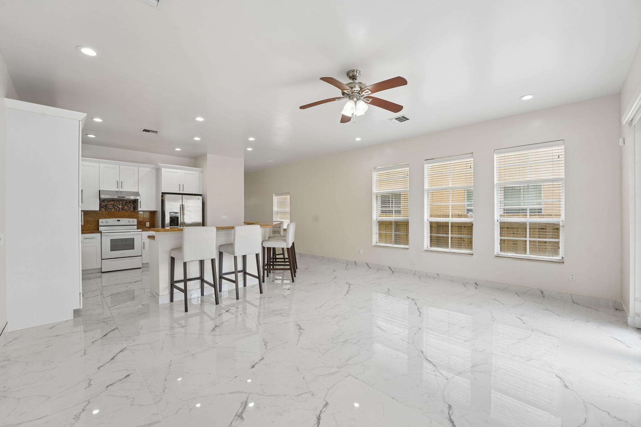 819 SW 7th Avenue, Fort Lauderdale, FL 33315 — photo 11 of 41