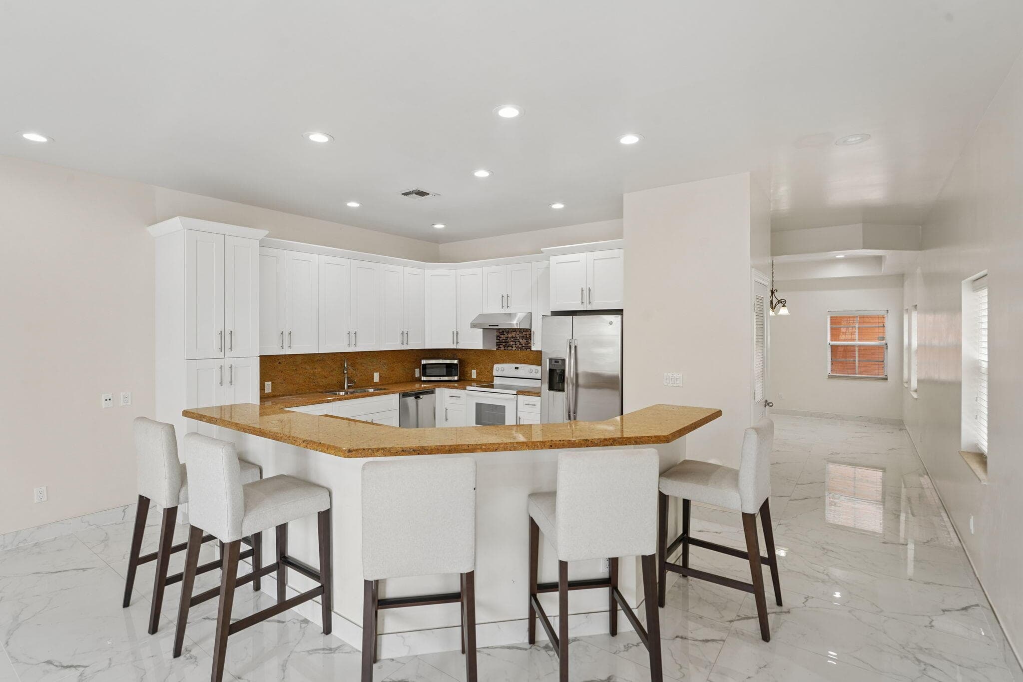 819 SW 7th Avenue, Fort Lauderdale, FL 33315 — photo 13 of 41