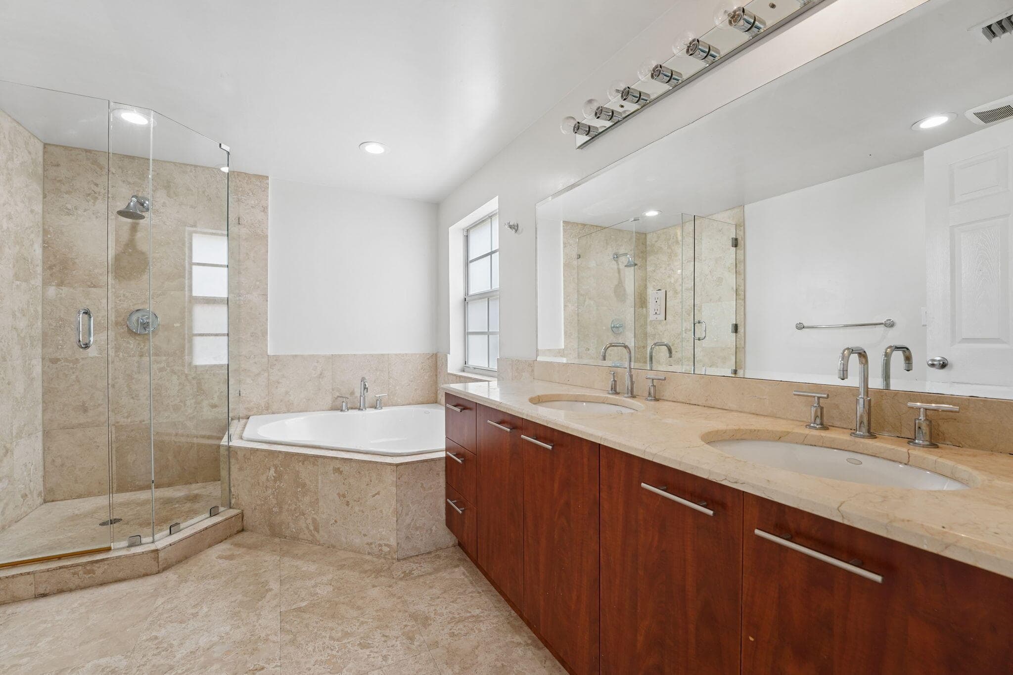 819 SW 7th Avenue, Fort Lauderdale, FL 33315 — photo 20 of 41