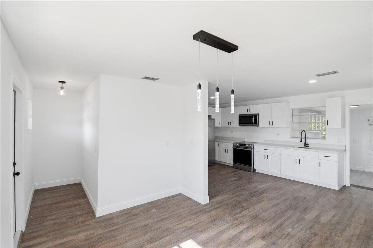 270 SW 10th Avenue, South Bay, FL 33493 — photo 6 of 32