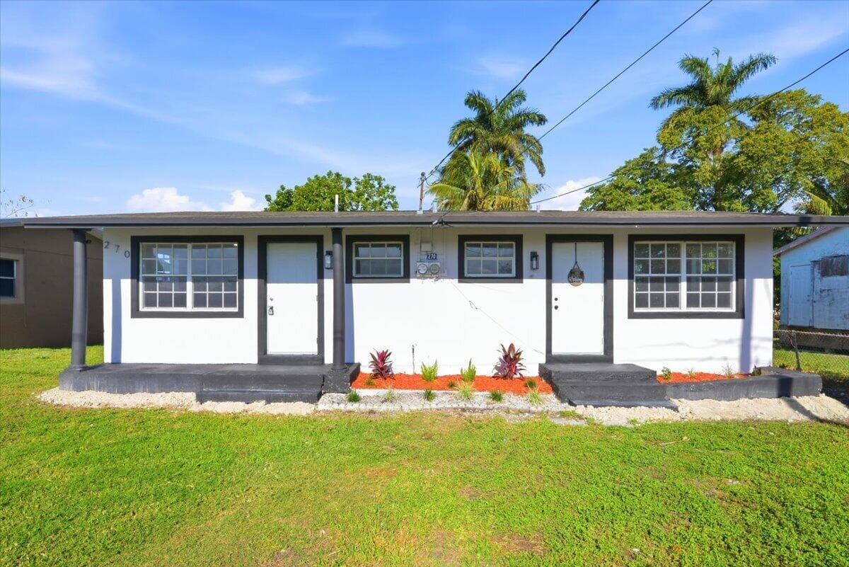 270 SW 10th Avenue, South Bay, FL 33493 — photo 3 of 32